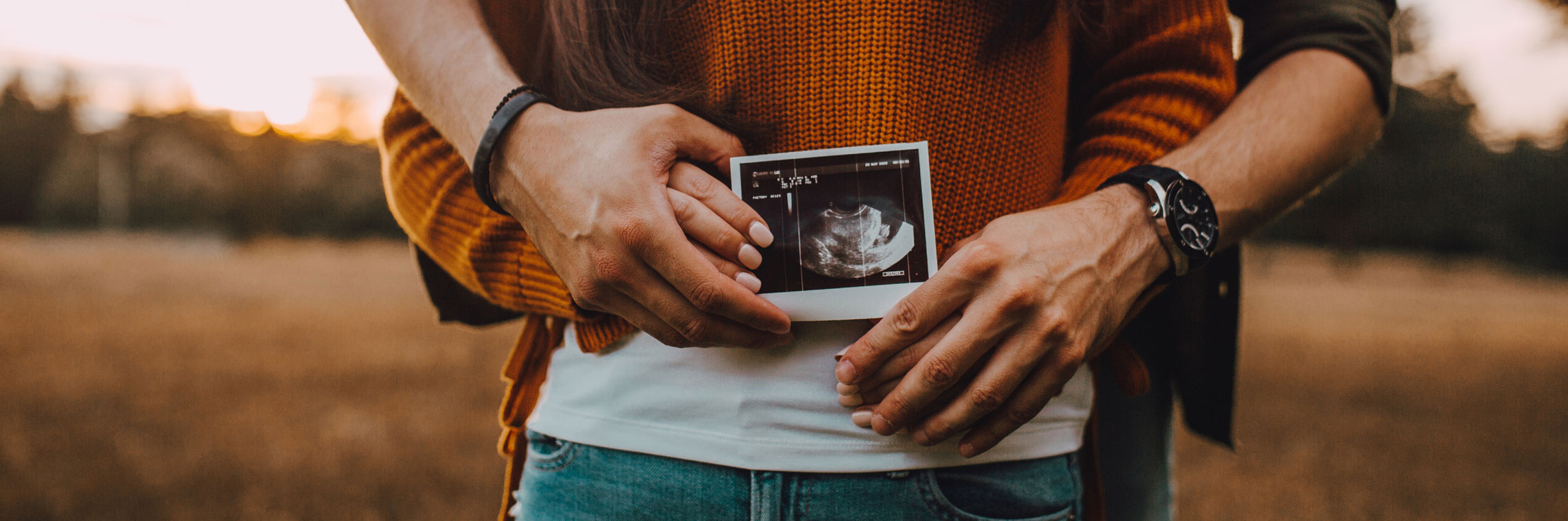 A couple holding an ultrasound photo